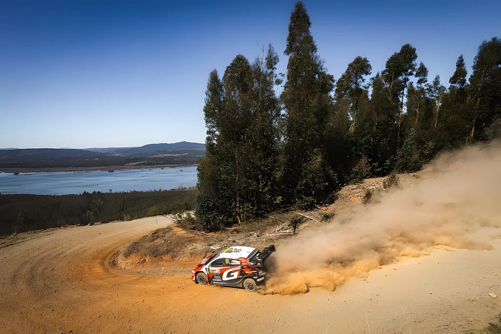 Oliver Solberg mantém liderança no Rally Chile antes do domingo decisivo