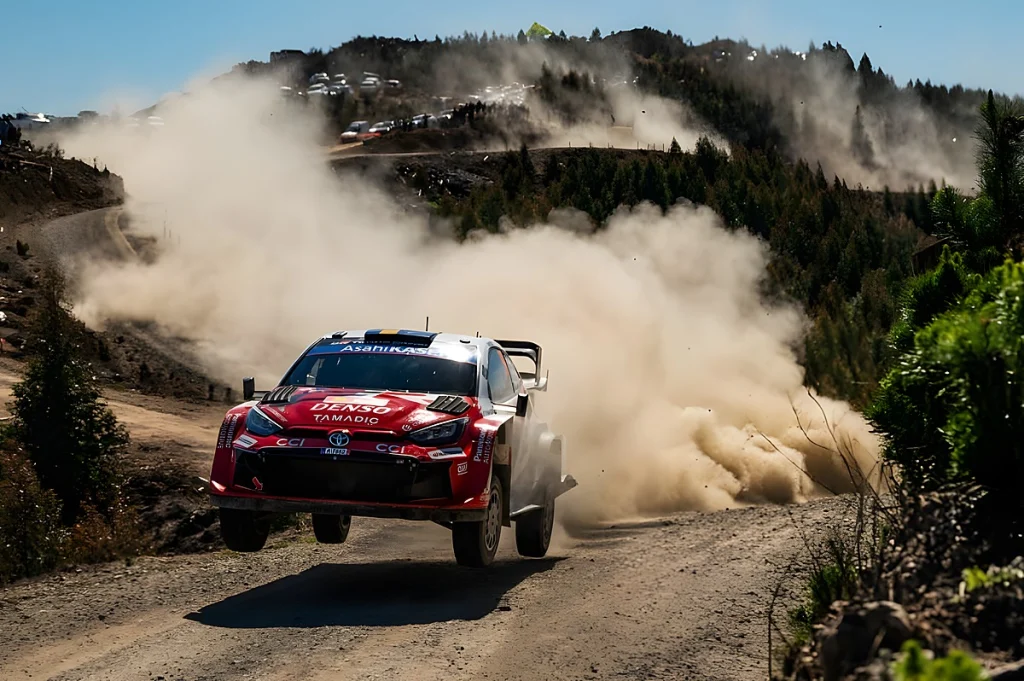 Solberg e Pajari na luta pelo título do WRC na sardenha