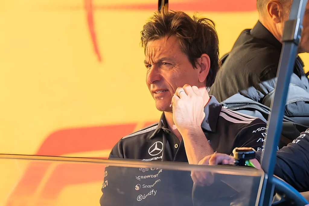 Wolff confirma atualização da Mercedes para sepang que preocupa verstappen