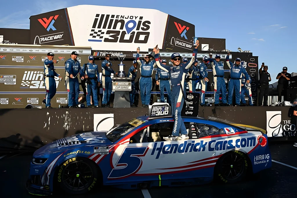 Kyle Larson vence Enjoy Illinois 300 após final emocionante