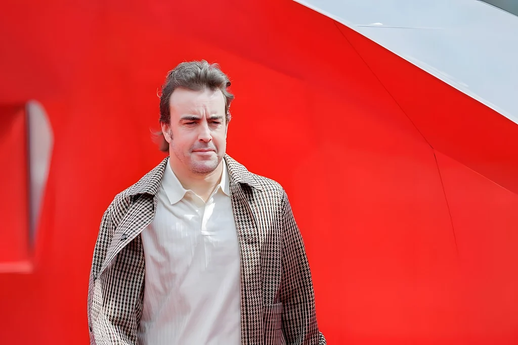 Aston Martin aguarda decisão de Fernando Alonso para 2027