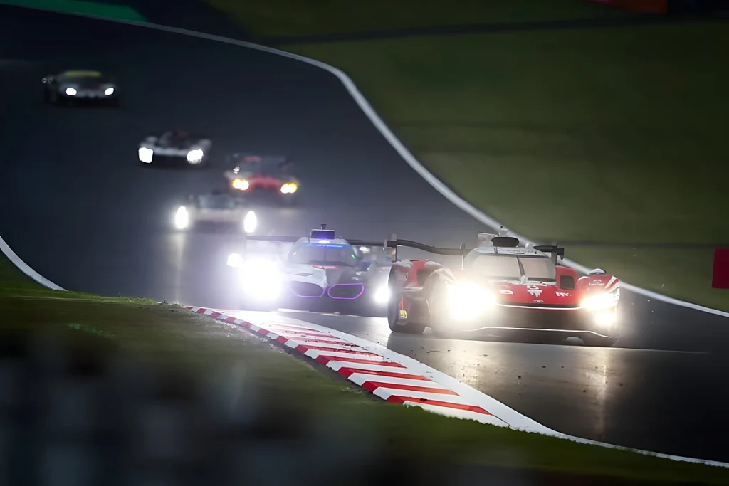 Toyota surpreende em casa e vence corrida caótica no WEC fuji