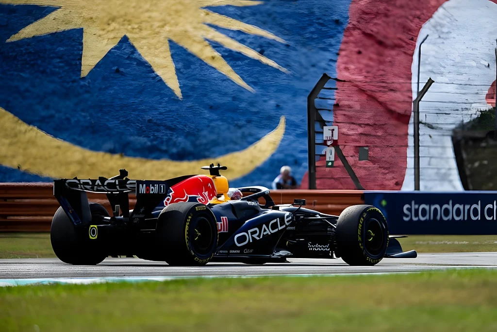 Max Verstappen surpreende com plano de corrida invulgar na malásia