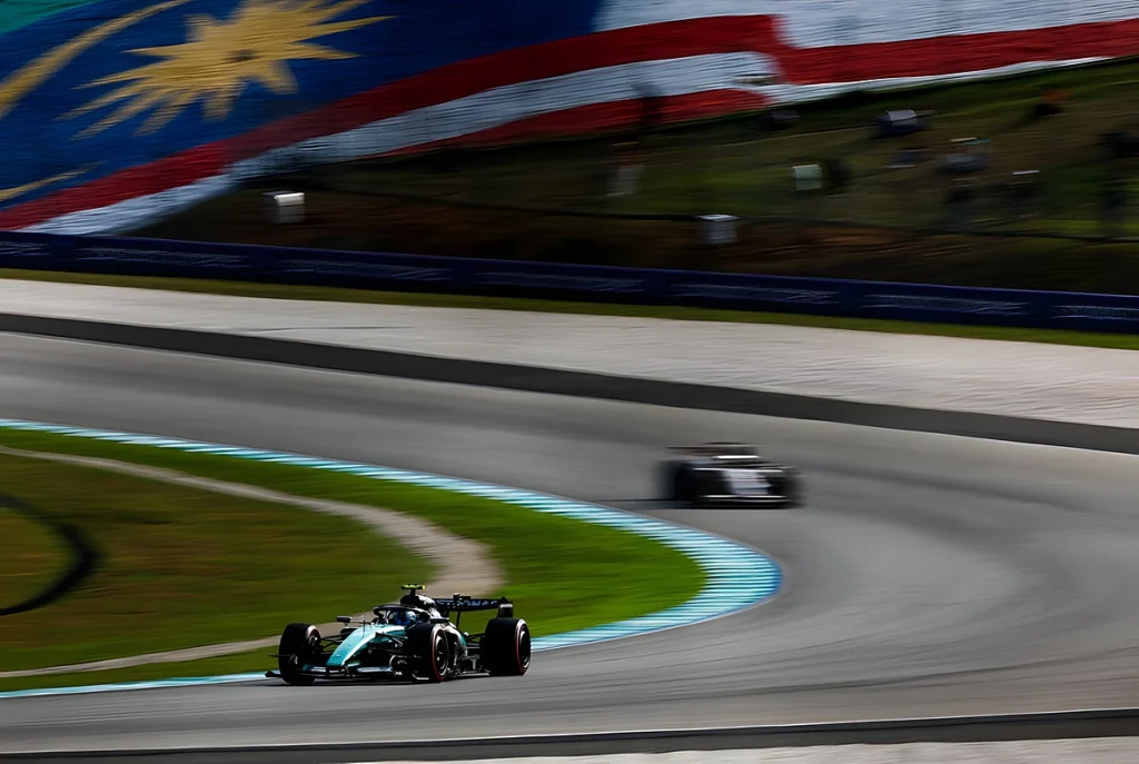 Kimi Antonelli lidera treino final em sepang com Mercedes em recuperação