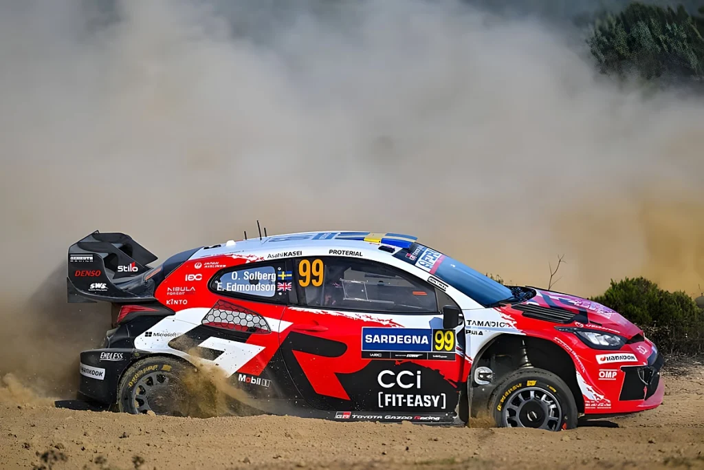 Oliver Solberg lidera rally italia sardegna com uma vantagem decisiva para o último dia