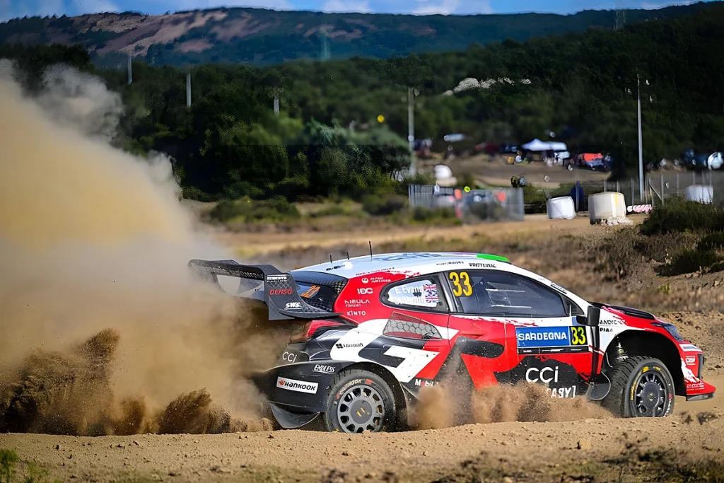 Pneus furados de Elfyn Evans complicam título no rally itália sardenha