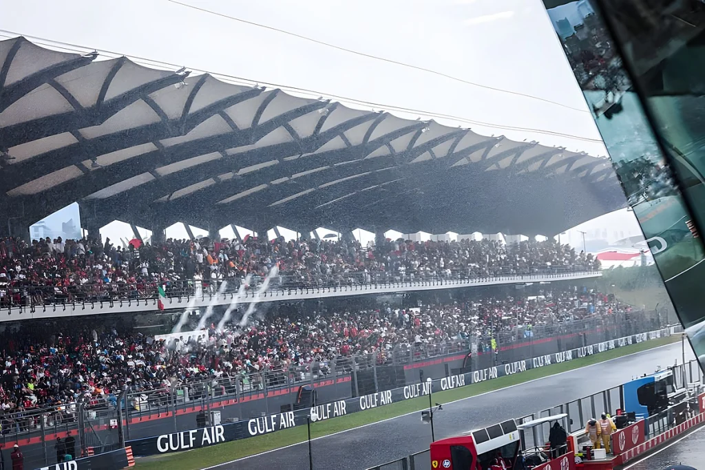 Chuva torrencial atrasa e causa caos no GP do bahrein em sepang