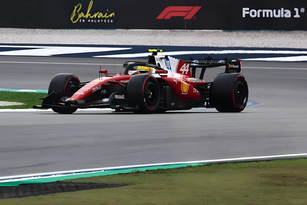 Lewis Hamilton recupera para o terceiro lugar no GP do bahrein