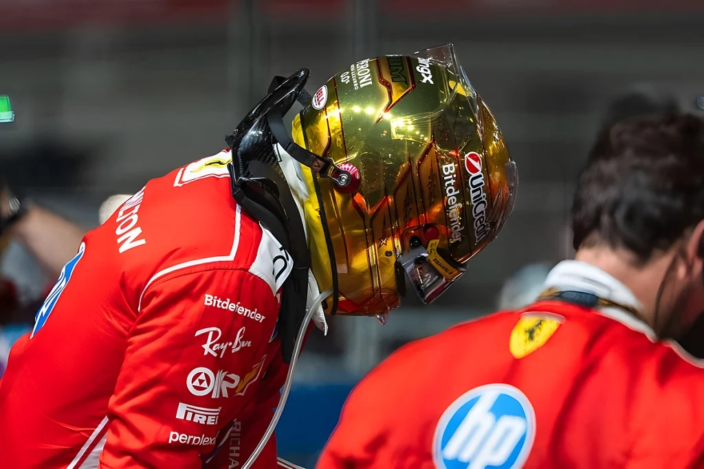 Chefe da Ferrari defende estratégia após erro de Lewis Hamilton
