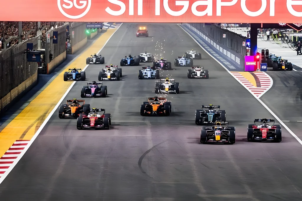 Verstappen conquista finalmente Singapura: reviva o Grande Prémio no resumo alargado em VIDEO