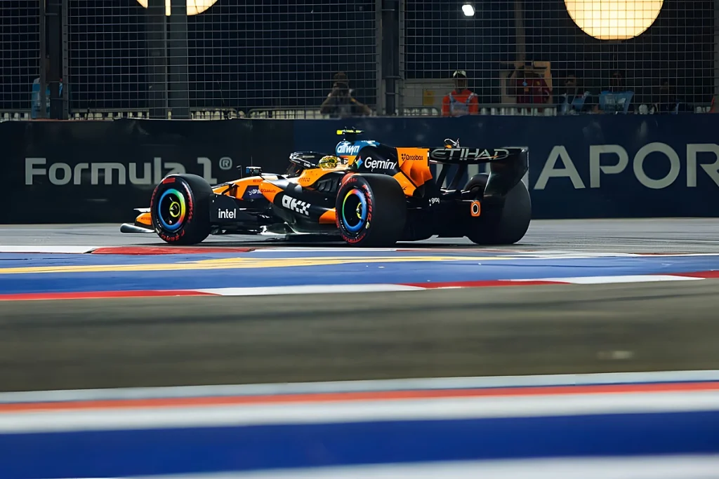 Lando Norris defende pedido de desculpa após colisão polémica em singapura