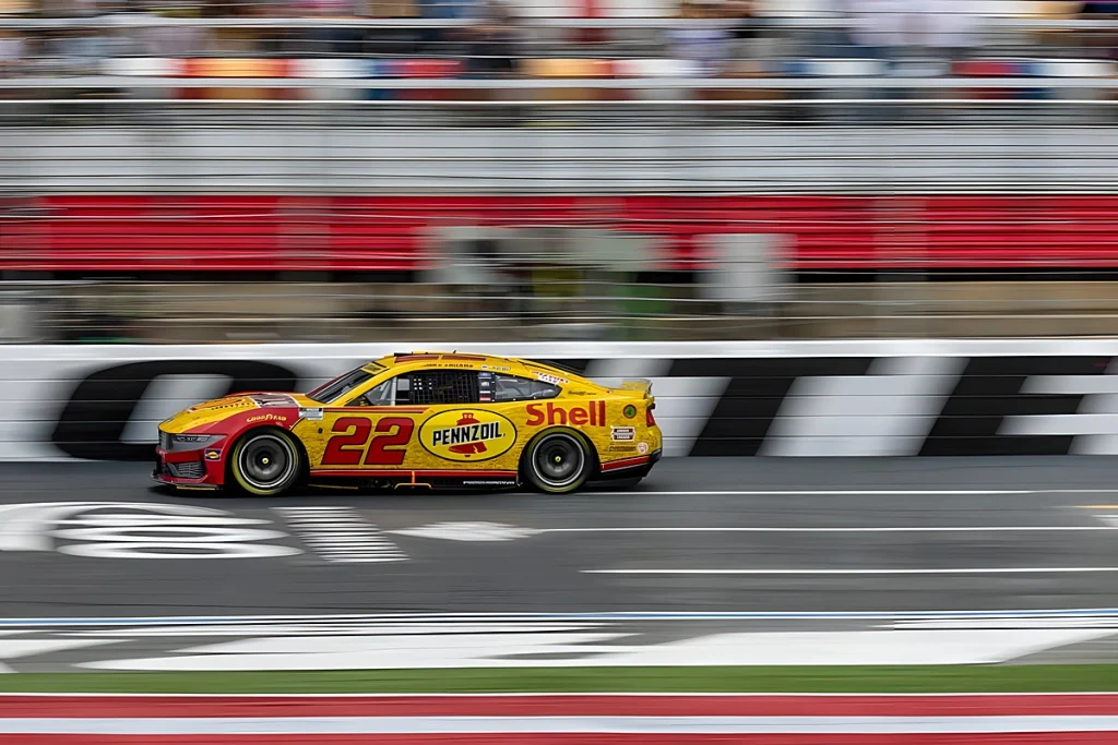 Joey Logano enfrenta a última oportunidade para conquistar o título na NASCAR
