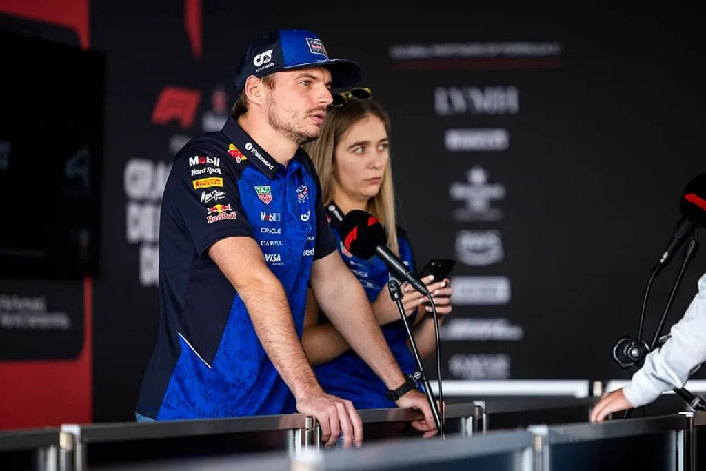 Verstappen diz que Ricciardo é «inteligente» por o querer em Le Mans