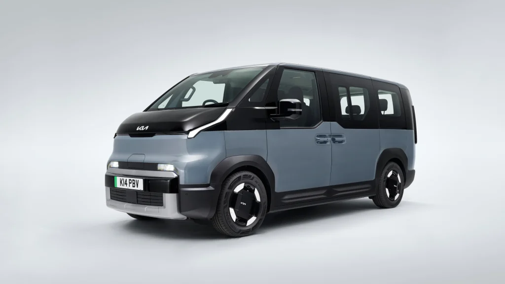 5 adultos viajam com conforto no Kia PV5 Passenger