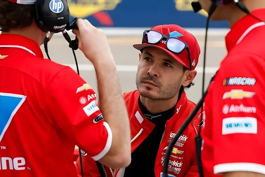 Kyle Larson e Denny Hamlin lutam pela liderança na NASCAR em talladega