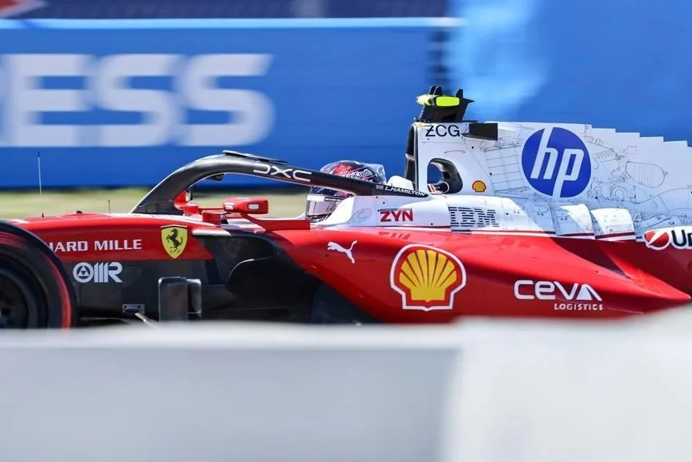 Lewis Hamilton obrigado a continuar na F1 até aos 45 anos