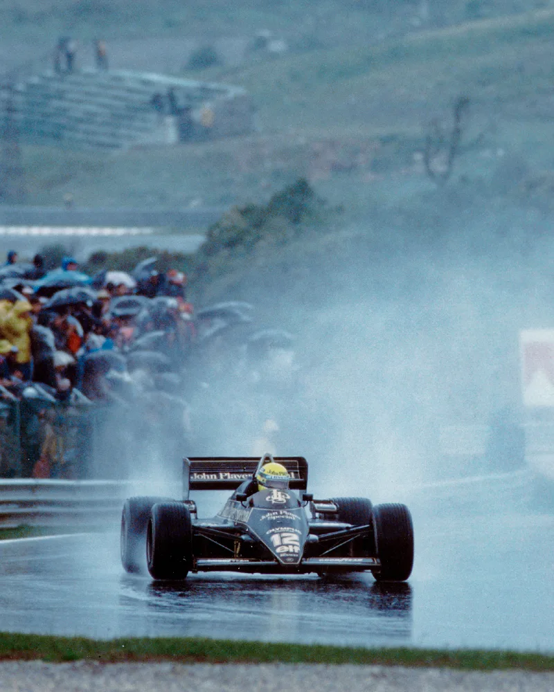 Lotus Type 97T na galeria oficial da marca. A correspondência com o chassis 97T/2 exposto no Caramulo não está confirmada.