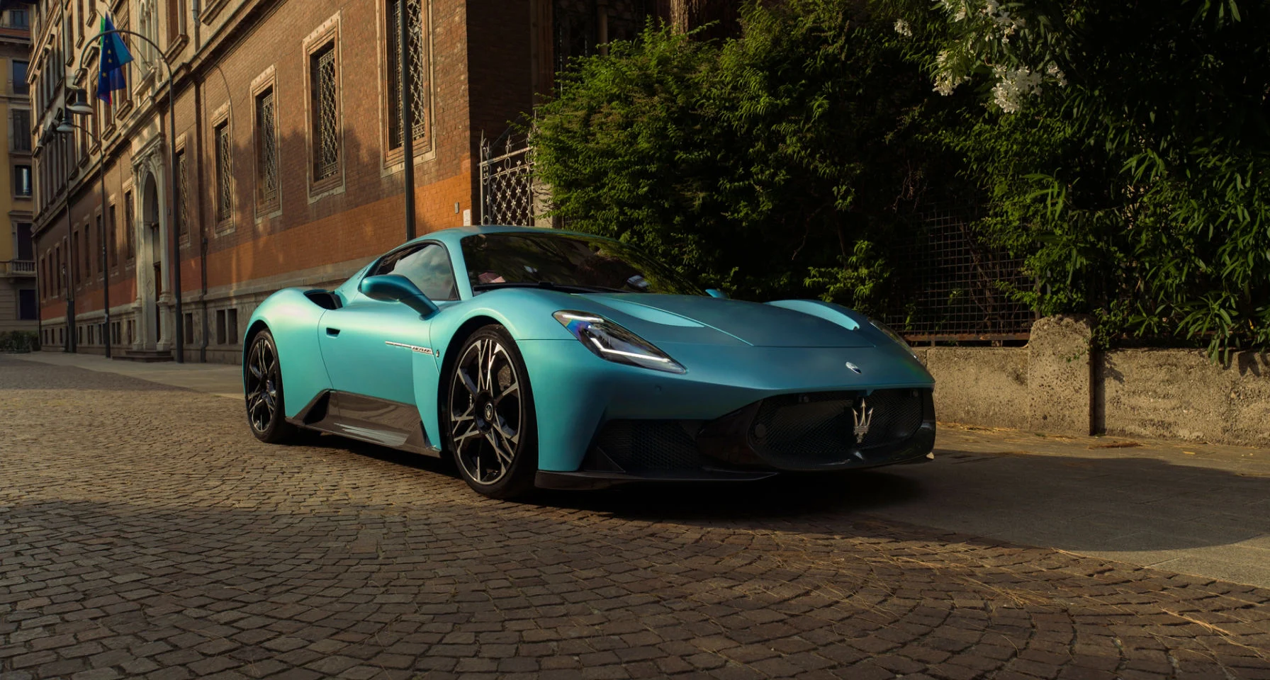 Na imagem, o Maserati MC20 Cielo, numa fotografia oficial da Maserati.