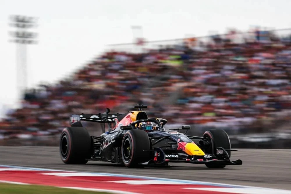 Max Verstappen questiona estratégia da Red Bull após falha na vitória
