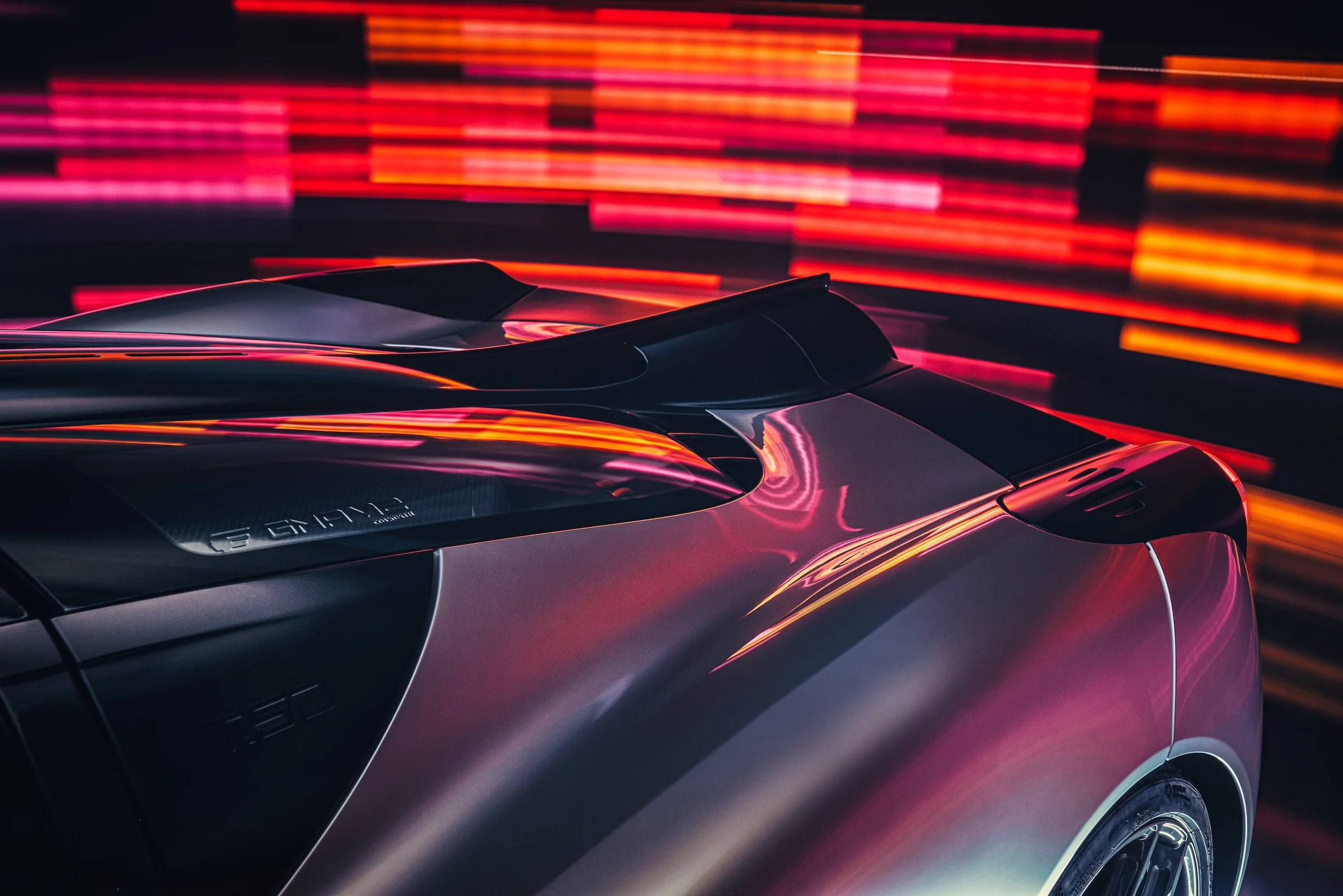 A traseira do Gordon Murray T.50, com a ventoinha e os escapes.