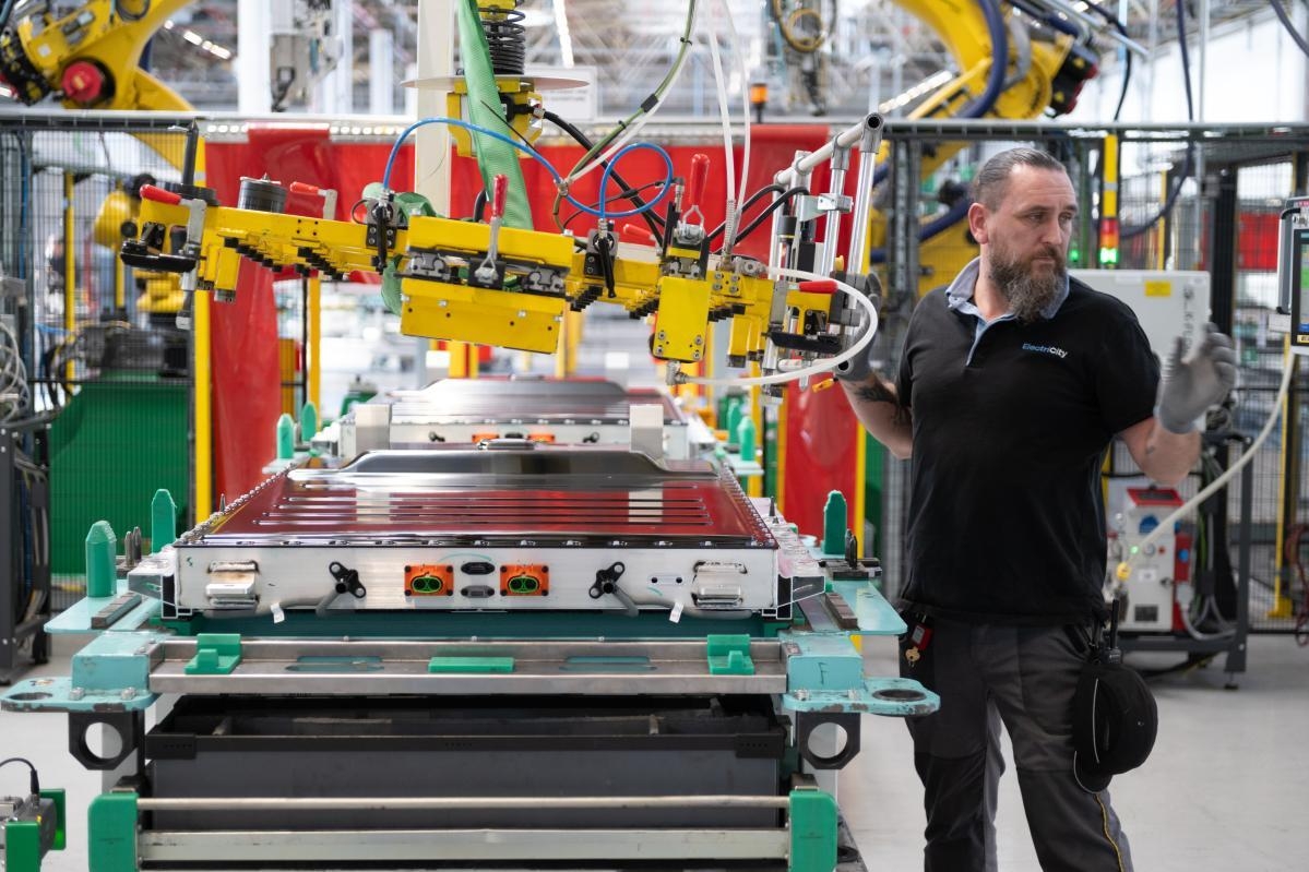 Vista geral da secção de baterias da fábrica da Renault em Douai, França, em Março de 2025, numa fotografia de arquivo da Comissão Europeia. Imagem apenas representativa, não é uma fábrica referida no artigo. © União Europeia, 2025, CC BY 4.0
