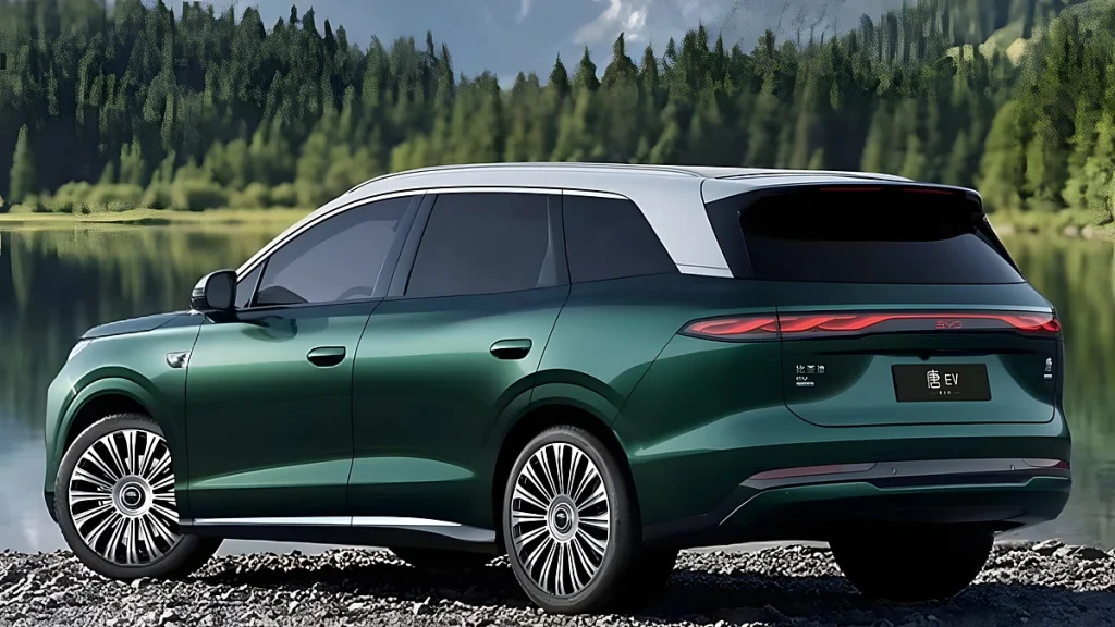 Novo BYD Tang prepara-se para revolucionar o interior com dois ecrãs gigantes