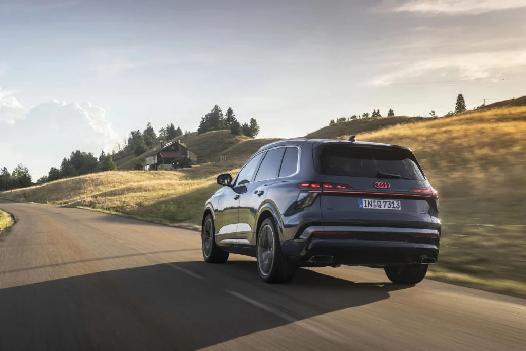 O Audi Q7 a gasóleo leva 7 pessoas; os híbridos plug-in de 2027, só 5