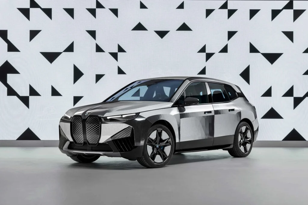 O BMW iX Flow muda de cor sem gastar energia para a manter