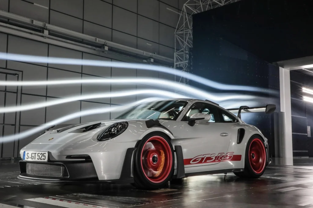 O Porsche 911 GT3 RS muda a dianteira e pode ganhar turbo