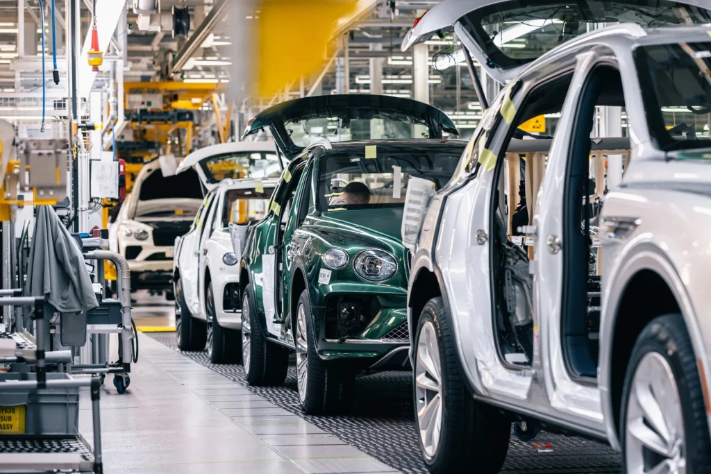 Os Bentley saem de Crewe com carroçarias vindas da Alemanha