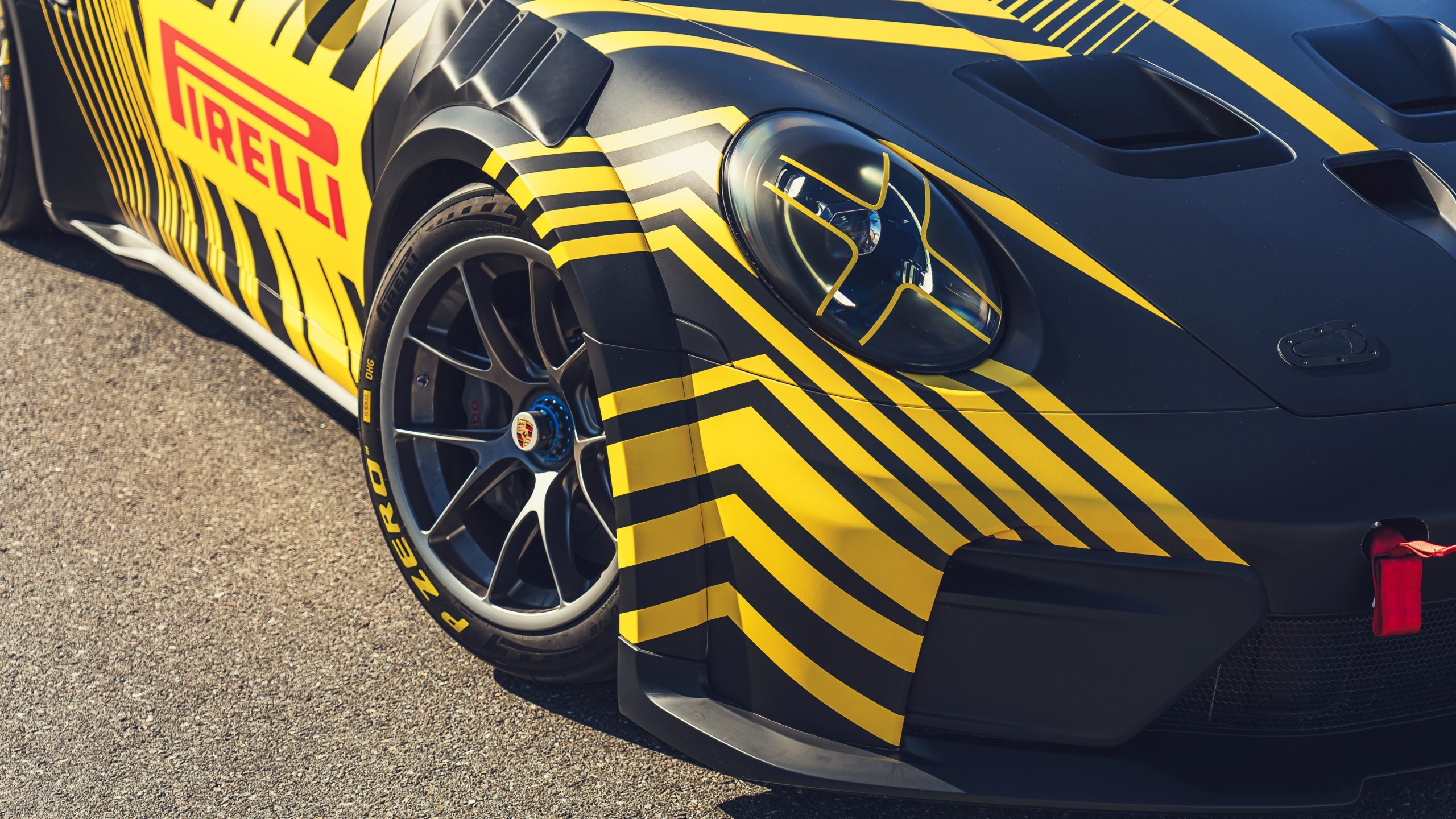 Porsche 911 Cup (geração 992.2), da galeria oficial «911 Cup in detail» da Porsche. A fonte não descreve o pormenor e não está confirmado que mostre o motor.