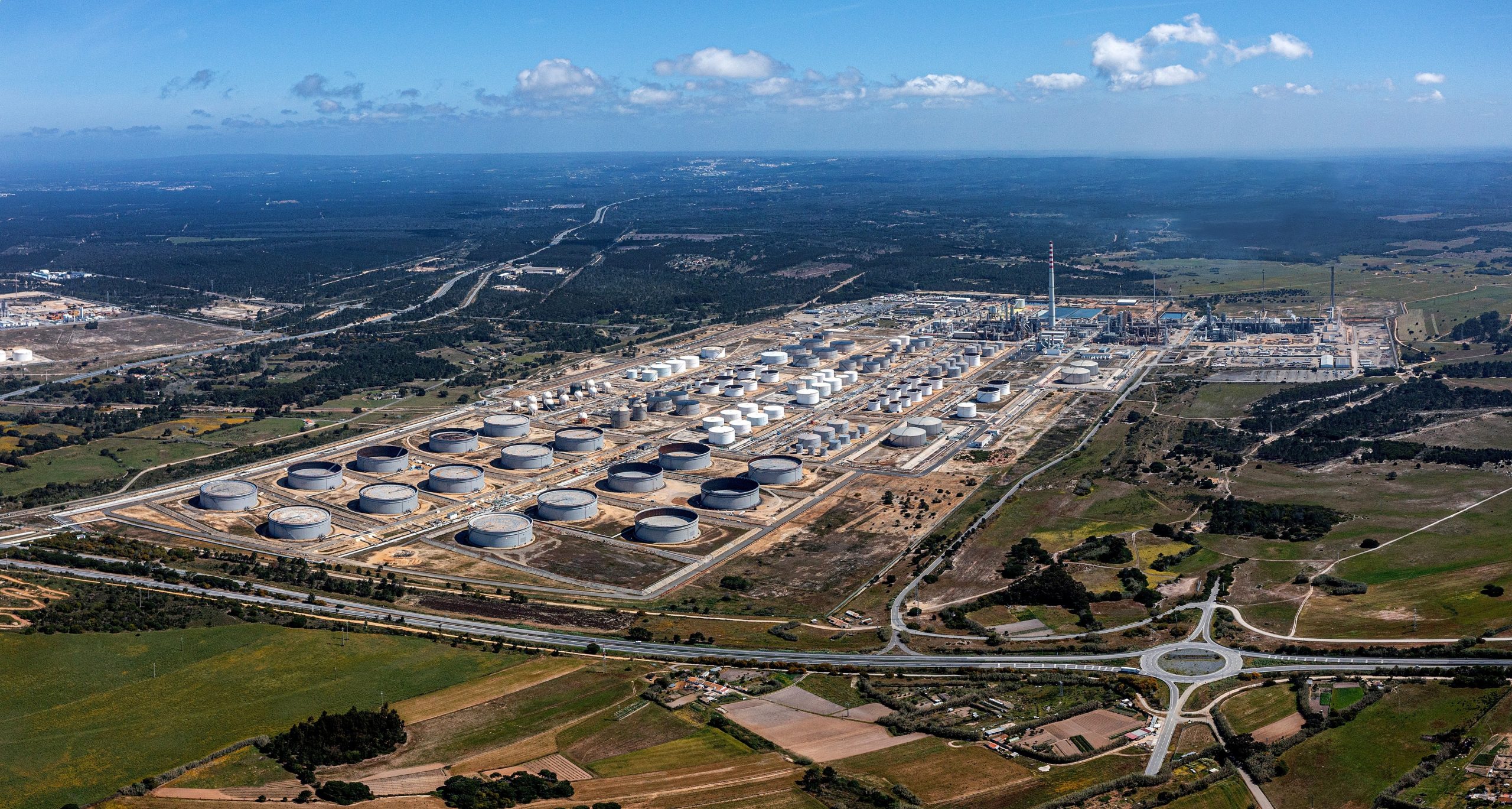 A refinaria de Sines, da Galp, em fotografia de imprensa da Galp. Imagem apenas representativa da matéria-prima de que partem as cotações.