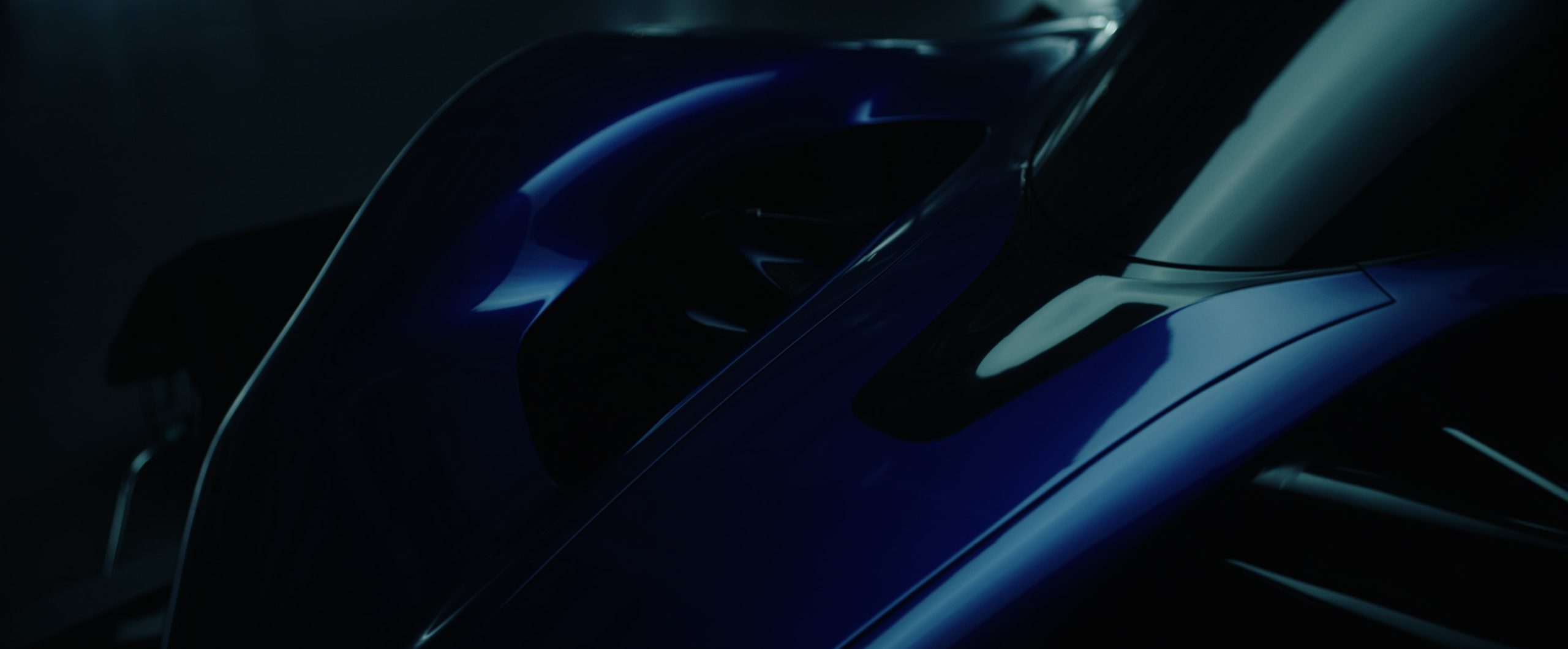 O Red Bull RB17, visto de frente e de lado, nas imagens oficiais de apresentação.