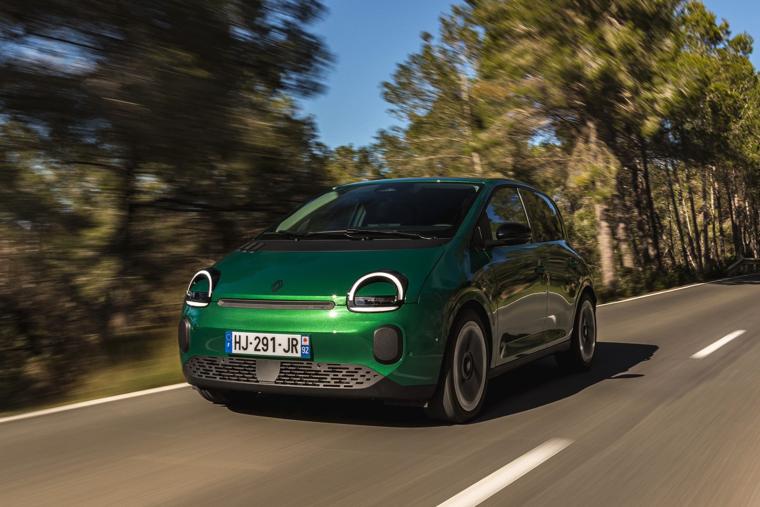 Renault Twingo E-Tech elétrico Techno, na cor Absolute Green, em fotografia de arquivo da Renault, anterior ao anúncio do Twingobay.