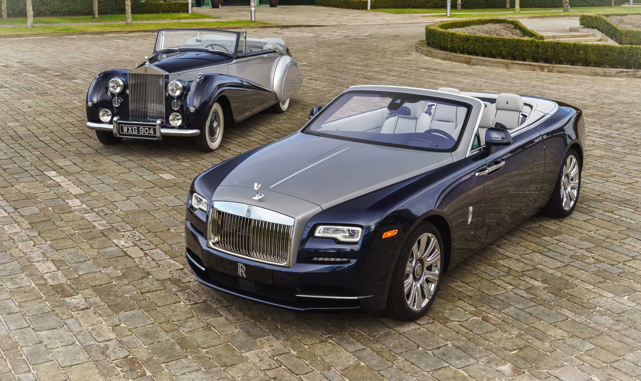 Na imagem, o Rolls-Royce Silver Dawn, numa fotografia oficial da Rolls-Royce.