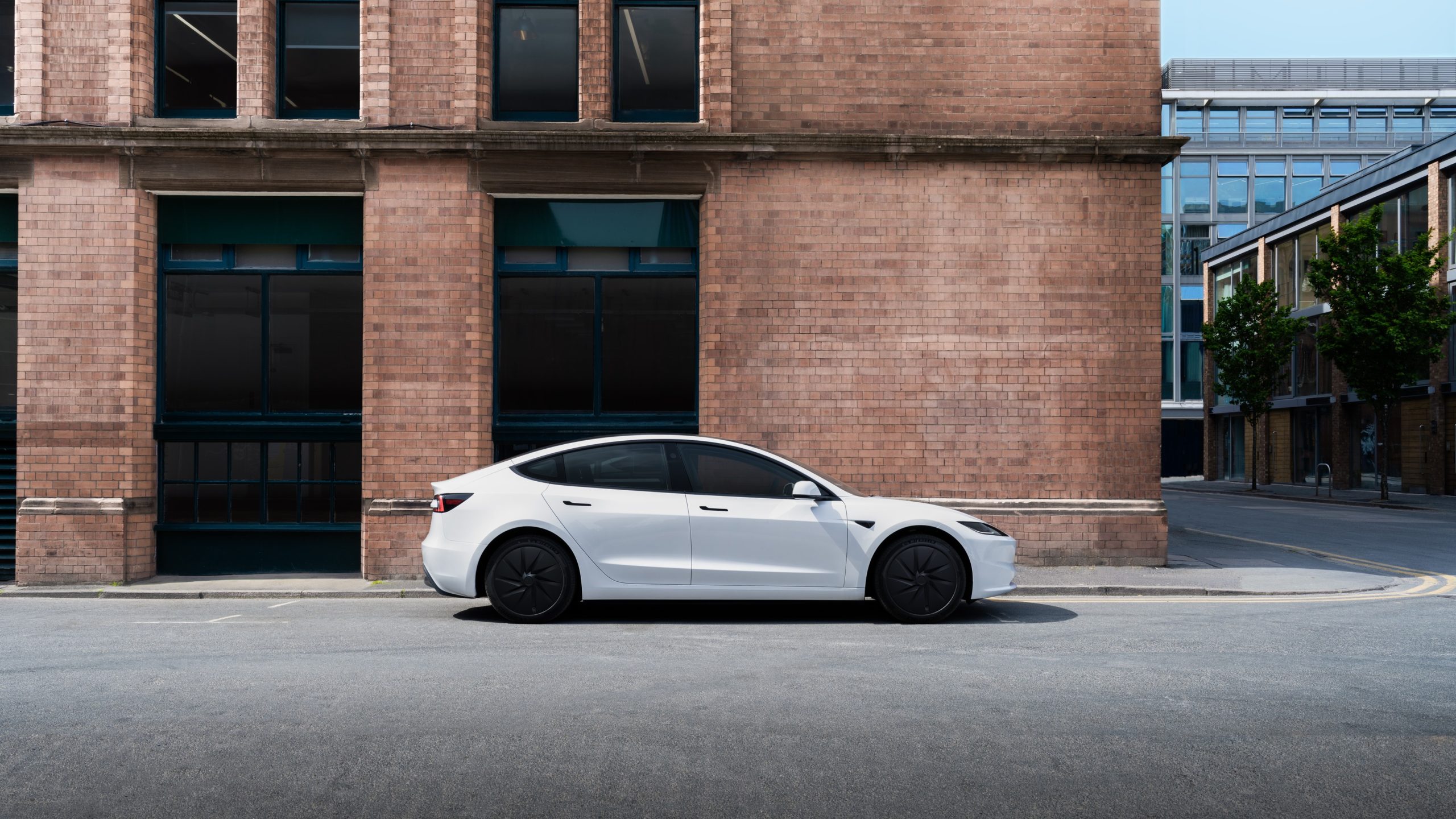 Tesla Model 3, numa fotografia da galeria de imprensa da Tesla. Imagem de arquivo, não mostra os automóveis de ensaio do salão. Cortesia da Tesla, Inc.