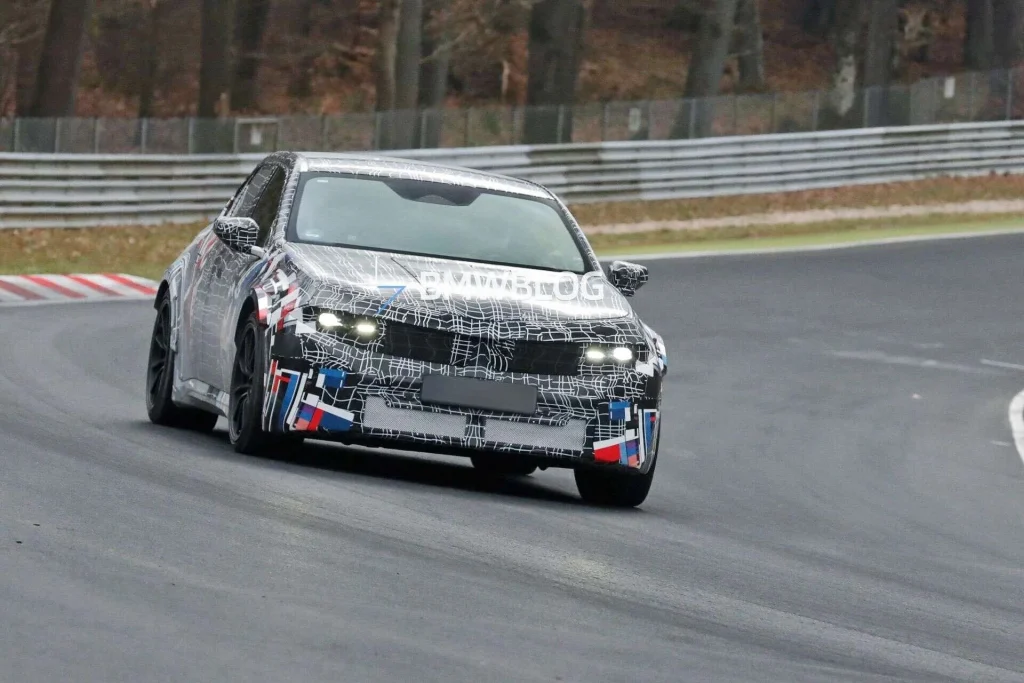 Um motor por roda e menos camuflagem no BMW M3 elétrico