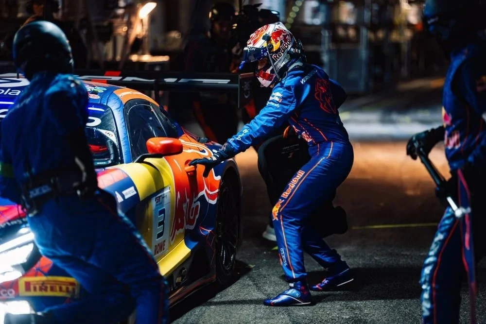 Verstappen condena abuso online após penalização de colega em Portimão