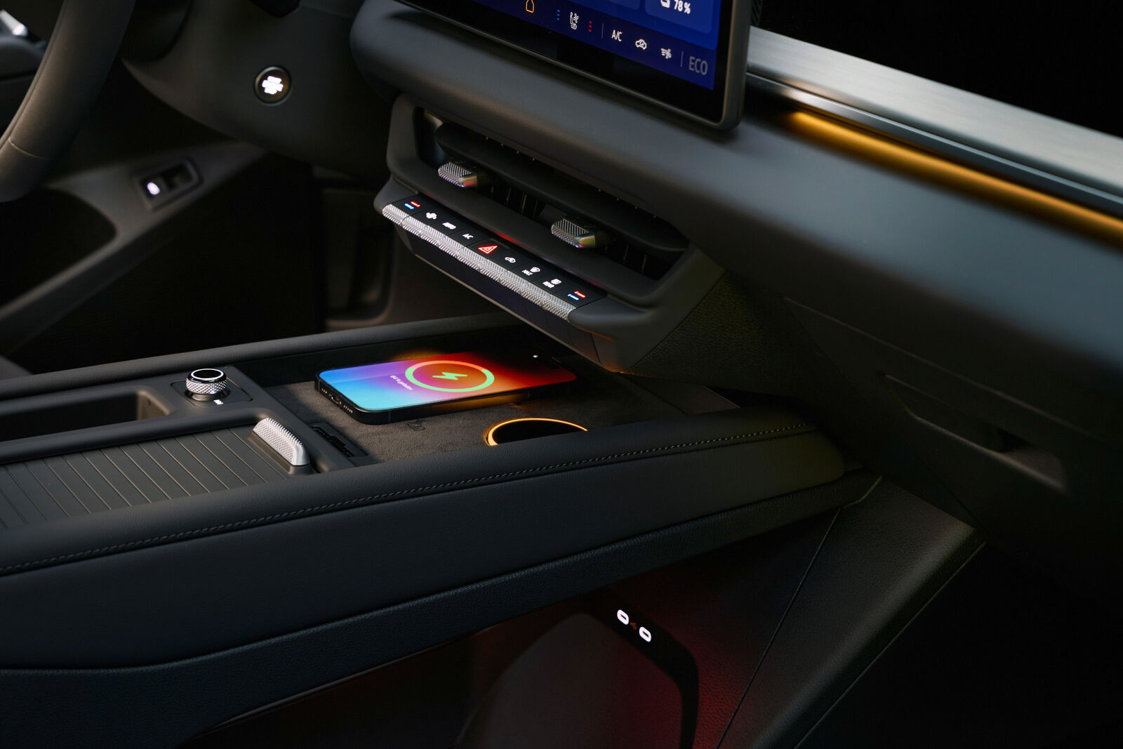 O interior do Volkswagen ID. Tiguan, com os comandos físicos de volta, numa fotografia oficial da Volkswagen