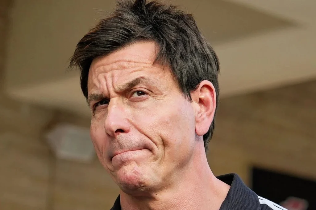 Wolff diz que Russell pode ser campeão numa nova temporada com um Mercedes rápido