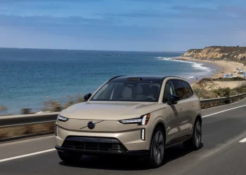 Volvo Leads the Charge for Europe’s 2035 Gasoline Ban Despite Pushback from Italy and Auto Giants