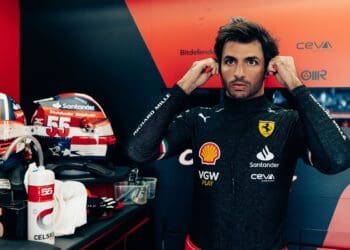 Carlos Sainz continua a apontar a futuro na Ferrari: ‘A equipa trabalha na direção certa’