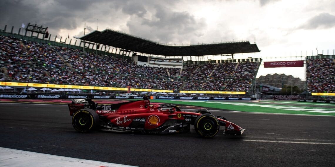 Charles Leclerc arrebatou pole position no México em primeira fila totalmente Ferrari
