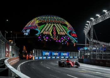 Charles Leclerc e Ferrari no topo do FP2 do GP de Las Vegas