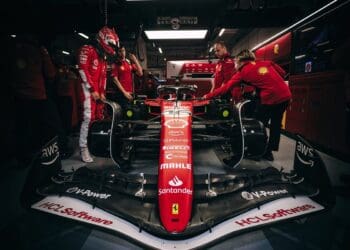 Liderança de Charles Leclerc num FP2 em Abu Dhabi com duas bandeiras vermelhas