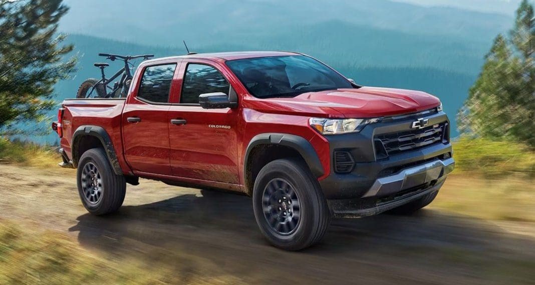 Chevrolet Simplifies 2025 Colorado Lineup: One Powerful Engine Now the Standard