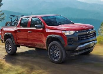 Chevrolet Simplifies 2025 Colorado Lineup: One Powerful Engine Now the Standard