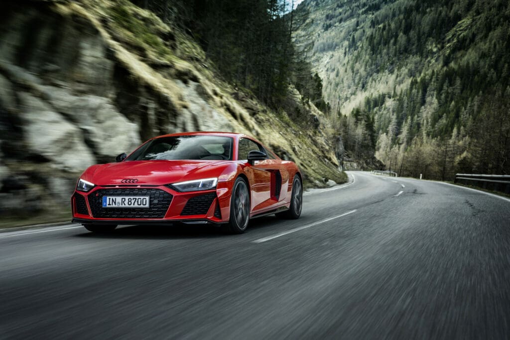 Audi prepara regresso do R8 com motorização híbrida plug-in do Temerario