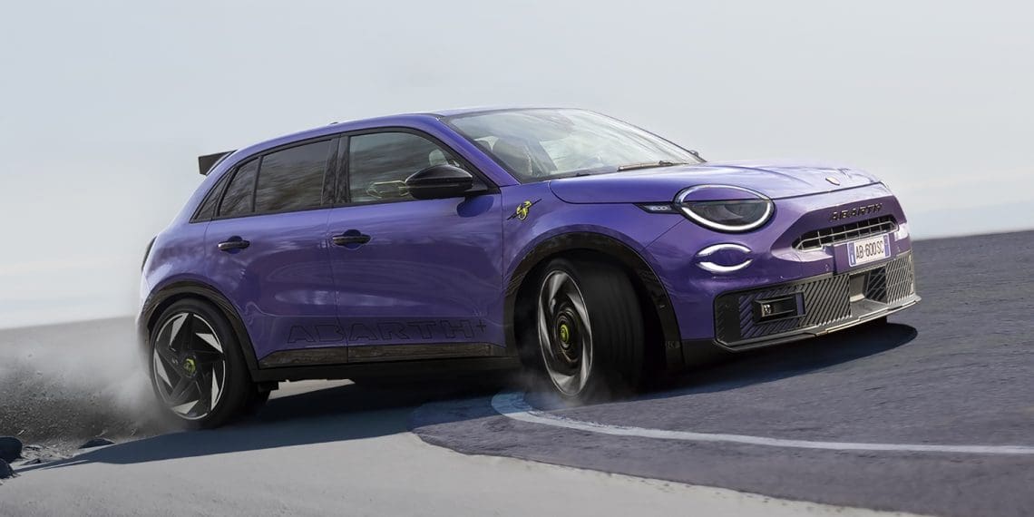 Abarth revela o interior do novo 600e Scorpionissima