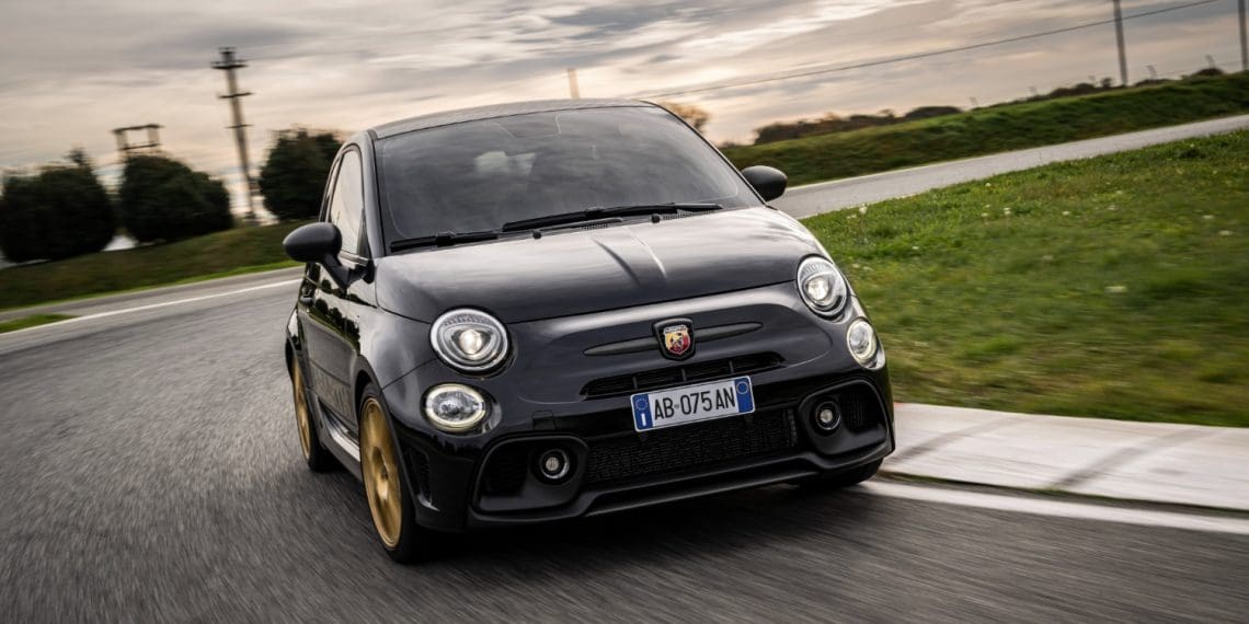 Abarth celebra 75 anos com edição especial e limitada do 695
